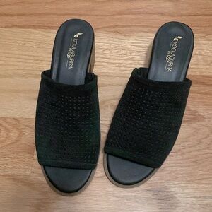 UGG Koolaburra Raychel Slide Sandal Womens 7.5 perforated leather Black comfort